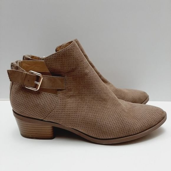 KATE & MEL Laser Perforated Faux Suede Chunky Heel Booties Shooties Beige Sz 10 - Picture 3 of 12